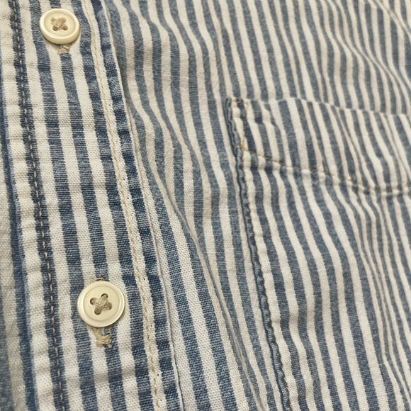 GAP Cropped Stripe Button-Down - Picture 4 of 10